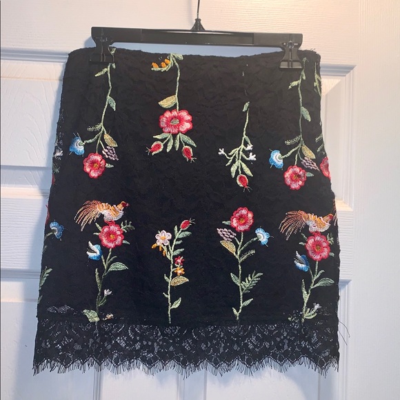 Sugar + Lips S Embroidered Lace Stretch Skirt - Picture 8 of 8